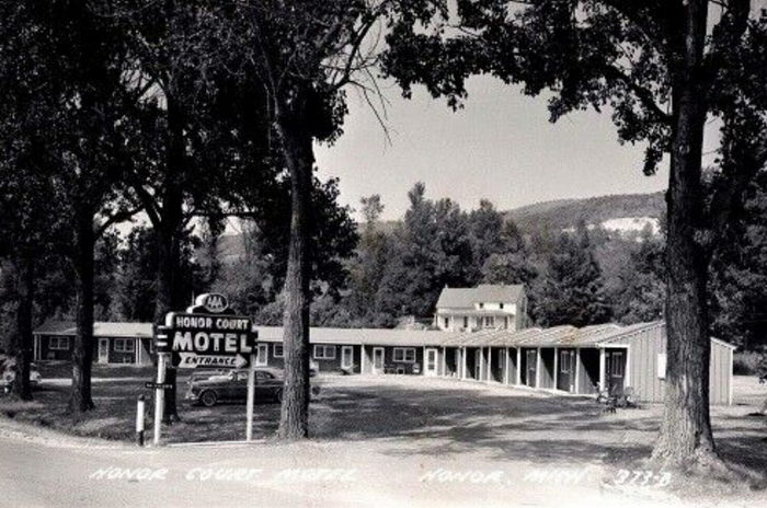 Honor Motel (Honor Court) - Old Postcard